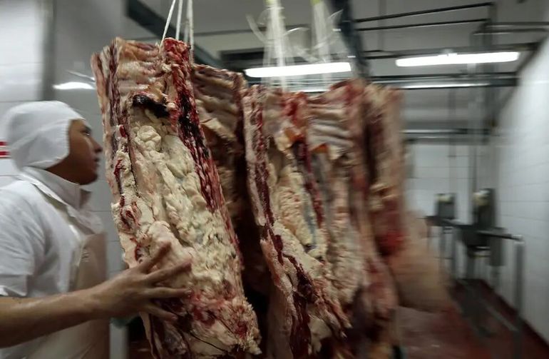 Los precios del asado siguen en pleno derrumbe porque el consumo no reacciona.