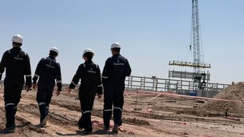 Paritarias petroleras: el acuerdo del 16% en tramos fija el sueldo mínimo en $4,1 millones para la cuenca neuquina desde julio de 2026. | LMCipolletti.com Paritarias petroleras: el acuerdo del 16% en tramos fija el sueldo mínimo en $4,1 millones para la cuenca neuquina desde julio de 2026.