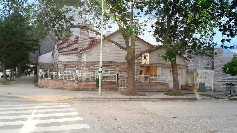 La presunta casa embrujada de Cipolletti en la que el conocido comerciante W. pasó una noche.