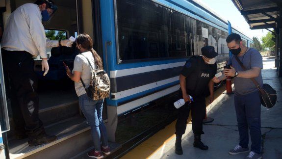 Cómo es viajar en el Tren del Valle en pandemia