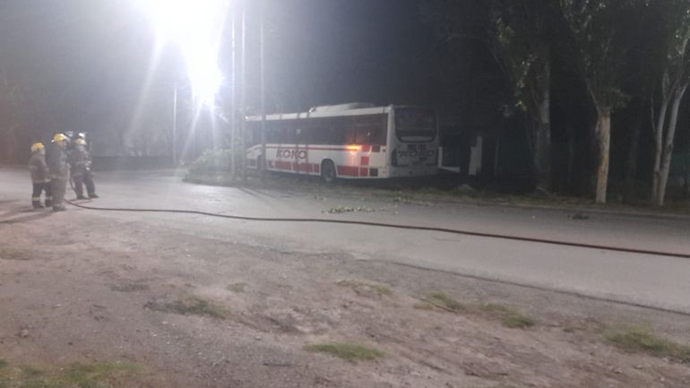 Un colectivo Koko chocó con un nicho de gas y provocó una fuga.