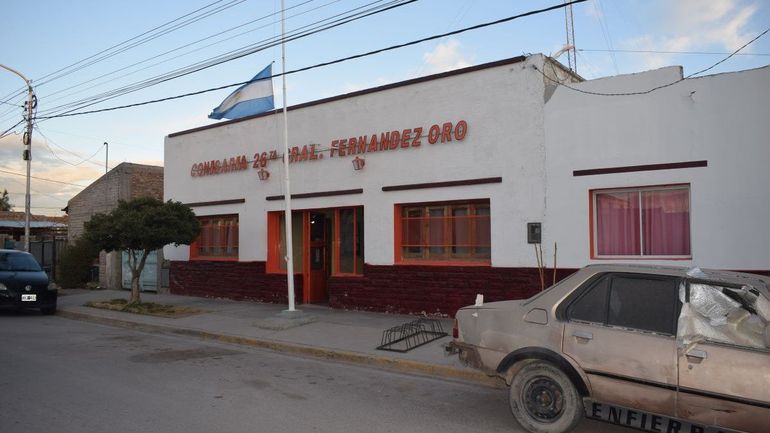 El policía acusado cumplía funciones en la Comisaría de Fernández Oro. 
