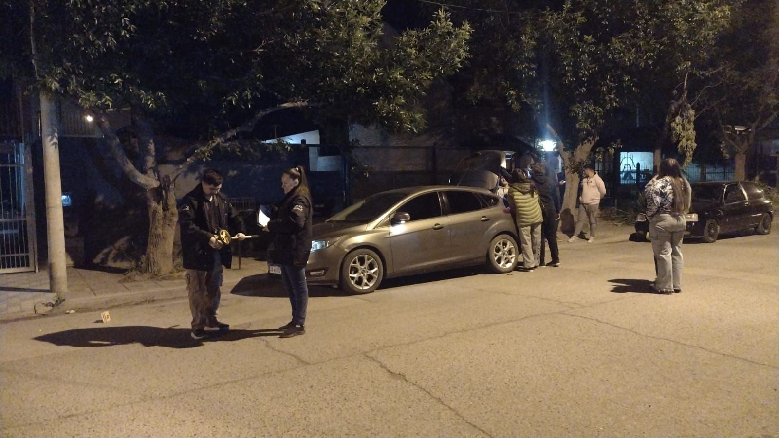 Feroz balacera contra tres autos estacionados en el barrio Flamingo