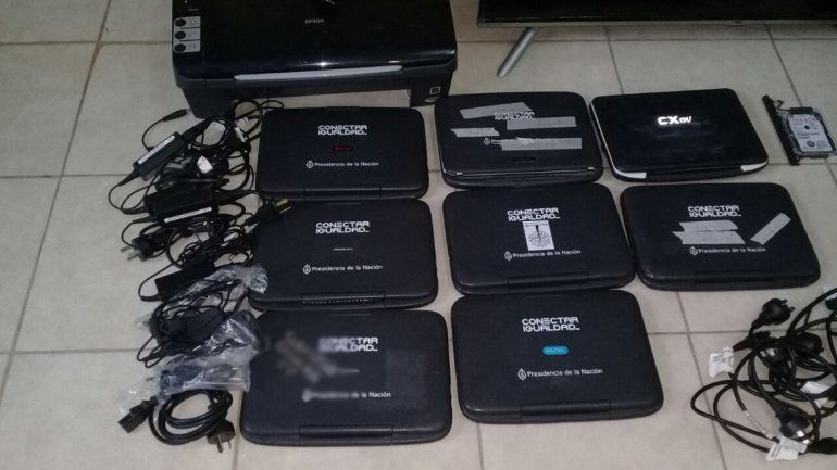 Vendía computadoras robadas del CEM 5 en Facebook y lo atraparon