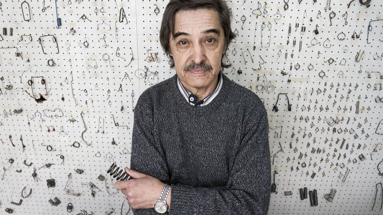 El Flaco, dueño de la única fábrica artesanal de resortes de la Patagonia