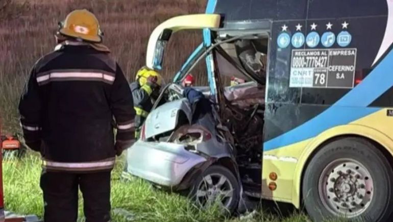 Un colectivo que iba a Viedma protagonizó un choque fatal. Foto. gentileza La Nueva.