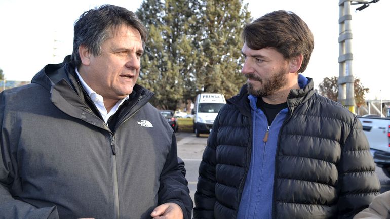 Los intendentes Mariano Gaido (Neuqu&eacute;n) y Rodrigo Buteler (Cipolletti) encabezaron el encuentro en el puente carretero.