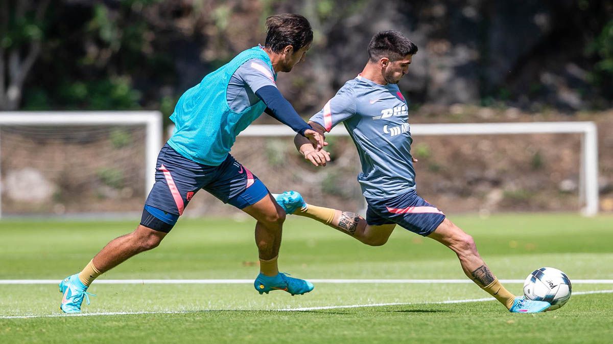 El Tuti Del Prete entrenando en el predio de Pumas de la UNAM.