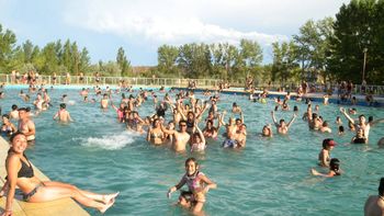 Miles de cipoleños suelen disfrutar de la pileta municipal. 