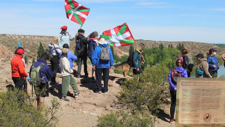 Los Baskos de la Confluencia inician en la Isla Jordán sus caminatas ancestrales