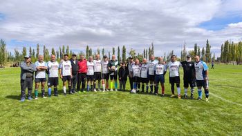 El equipo de Deportivo Industrial que la rompió con su gesto en el Don Pedro y dentro de la cancha. El equipo de Deportivo Industrial que la rompió con su gesto en el Don Pedro y dentro de la cancha.