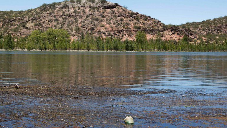 Plottier: buscan a un joven que se bañaba en el río Limay