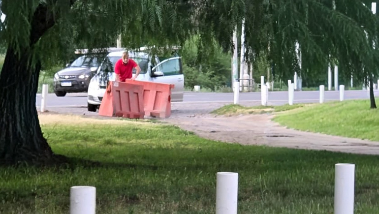Crece la polémica y la pelea entre vecinos por los colados de la Ruta 22.