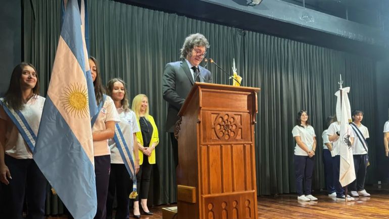 Javier Milei se acercó a su colegio para inaugurar el ciclo lectivo.