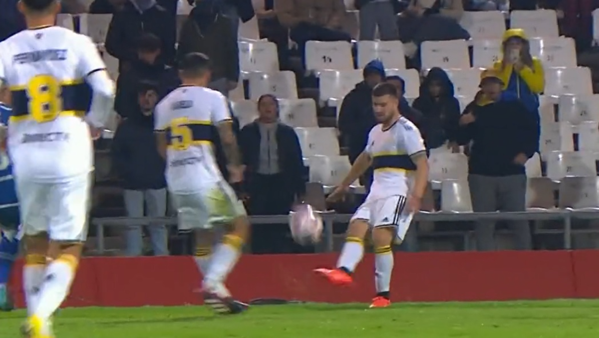 El pelotazo de Weigandt a Varela