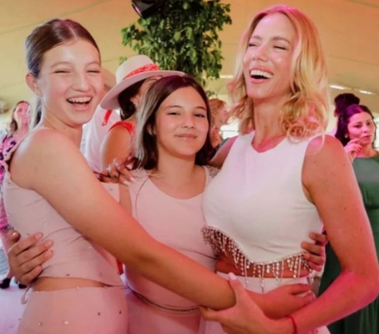 Allegra y Sienna disfrutaron de la celebración junto a Nicole Neumann.