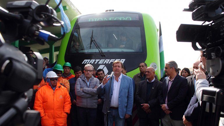 Weretilneck criticó a Macri tras presentar el nuevo Tren Patagónico.