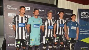 Cipo sumó los sponsors a su camiseta.