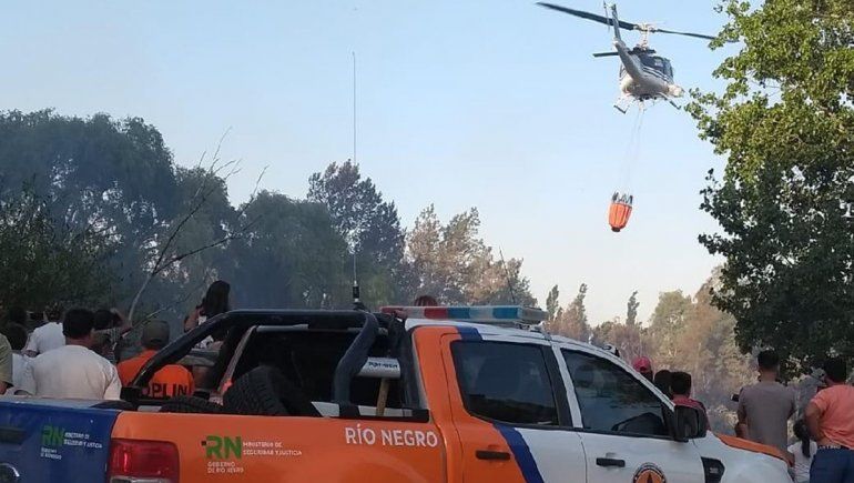 Un helicóptero de Nación para apagar incendios