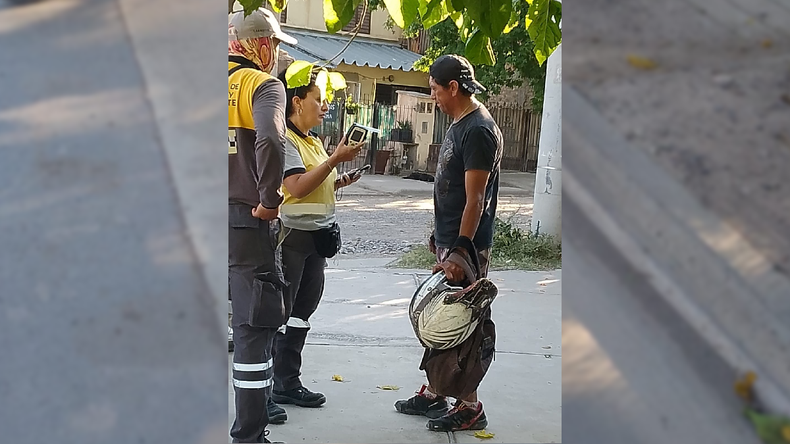 Un control de tránsito sorpresa detectó a un conductor con una cantidad de alcohol en sangre que rompió el alcoholímetro. | LMCipolletti.com Un control de tránsito sorpresa detectó a un conductor con una cantidad de alcohol en sangre que rompió el alcoholímetro.