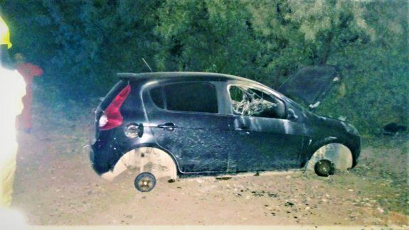 Le robaron el auto a jubilada y lo prendieron fuego 