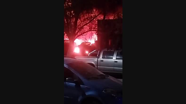 Grave incendio en una concesionaria de San Antonio Oeste: pérdidas millonarias y autos destrozados