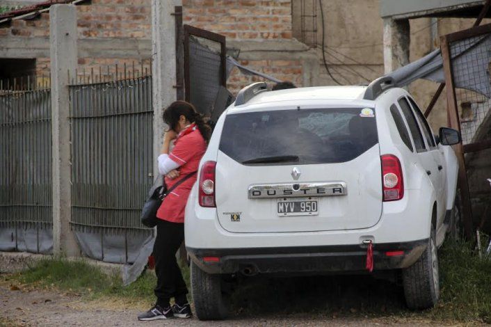 Chocó contra una moto y terminó adentro de una casa