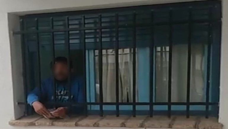 Zapala: condenado por violar a su hijastra tomó de rehén a su defensor