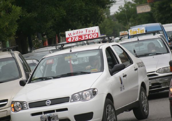 Prometen control satelital en taxis
