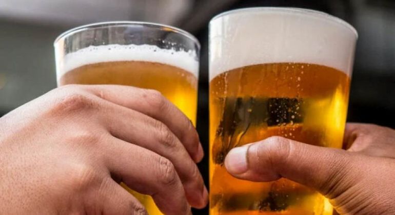 Le dio una paliza al padre después de compartir unas cervezas y lo echaron de la casa
