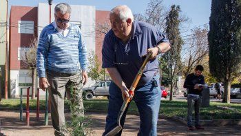 Una vieja disputa entre dos vecinos arruinó el acto municipal por Malvinas. Una vieja disputa entre dos vecinos arruinó el acto municipal por Malvinas.