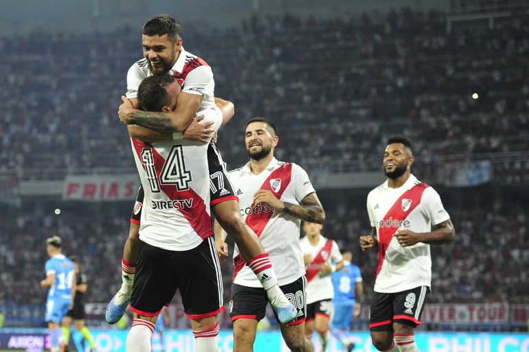 River goleó a Racing de Córdoba y avanzó de ronda en la Copa Argentina