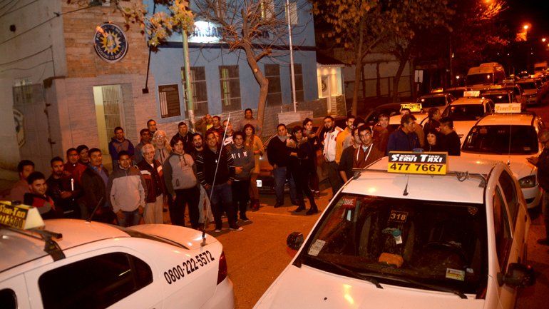 Taxistas divididos por las iniciativas contra los robos