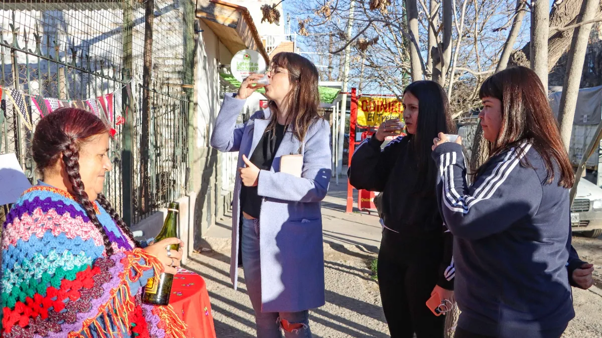 Uberlinda les saca la mufa a los cipoleños con caña con ruda