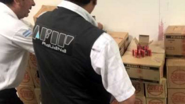 Detuvieron a los dueños de un comercio por vender mercadería ilegal