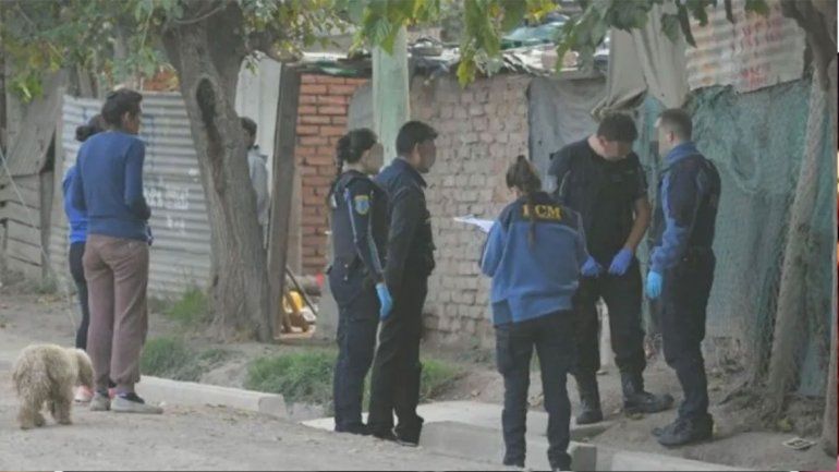 Horror en Mendoza: se peleaban por salir con una nena de 14 años, uno disparó y mató a una beba