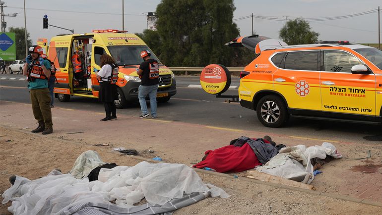 Más de mil muertos y cien rehenes israelíes en Gaza