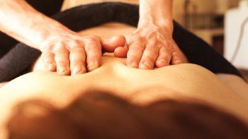 La mujer denunció al masajista de Cinco Saltos por manosearle los pechos. El acusado cumplió una probation, que incluyó el pago de 1.600 dólares, y lo sobreseyeron. La mujer denunció al masajista de Cinco Saltos por manosearle los pechos. El acusado cumplió una probation, que incluyó el pago de 1.600 dólares, y lo sobreseyeron.