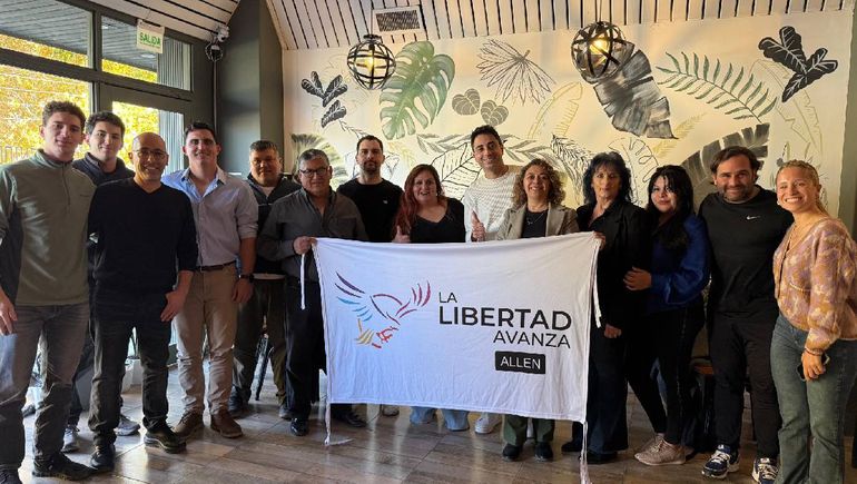 El senador Enzo Fullone encabezó reuniones políticas de LLA en el Alto Valle y Bariloche. El senador Enzo Fullone encabezó reuniones políticas de LLA en el Alto Valle y Bariloche.