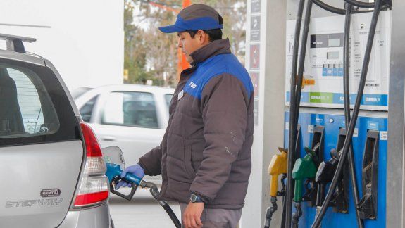 ¿Llenaste el tanque?: así será la atención en las estaciones de servicio