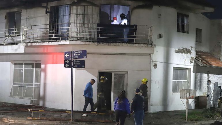 Quedaron escombros en el departamento en el que murieron tres personas.