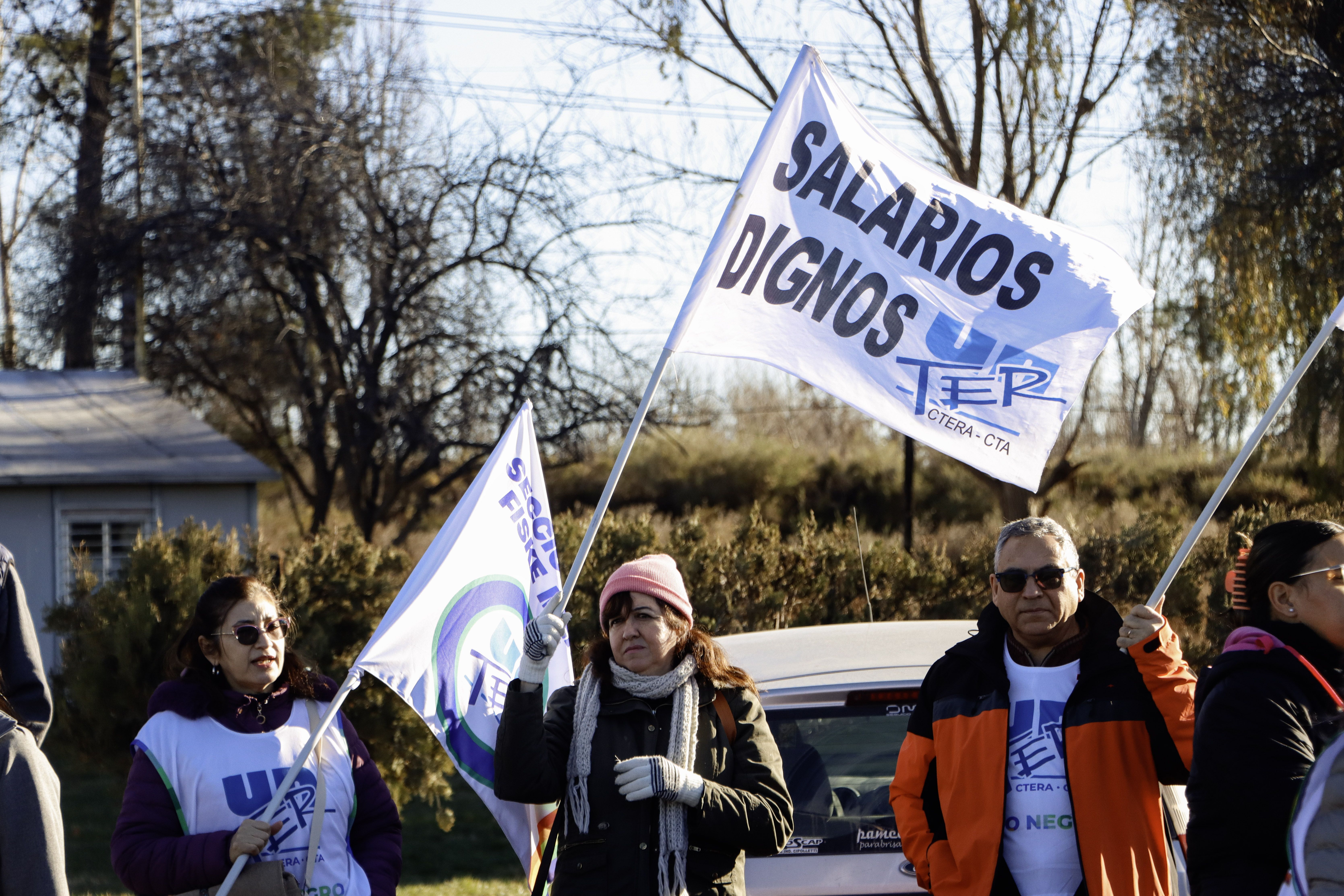 El gremio Unter realiza protestas en Cipolletti, Roca, Viedma y Bariloche.