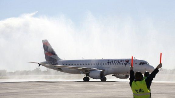 LATAM deja de operar los vuelos de cabotaje en el país