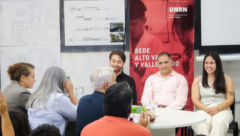 Las sedes del Alto Valle - Valle Medio, concentran una amplia oferta académica destinada a profesionales que buscan insertarse en el mundo laboral productivo de la zona.