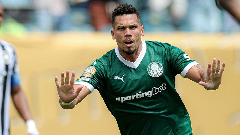 El golazo de Paulinho para la clasificación de Palmeiras ante Botafogo
