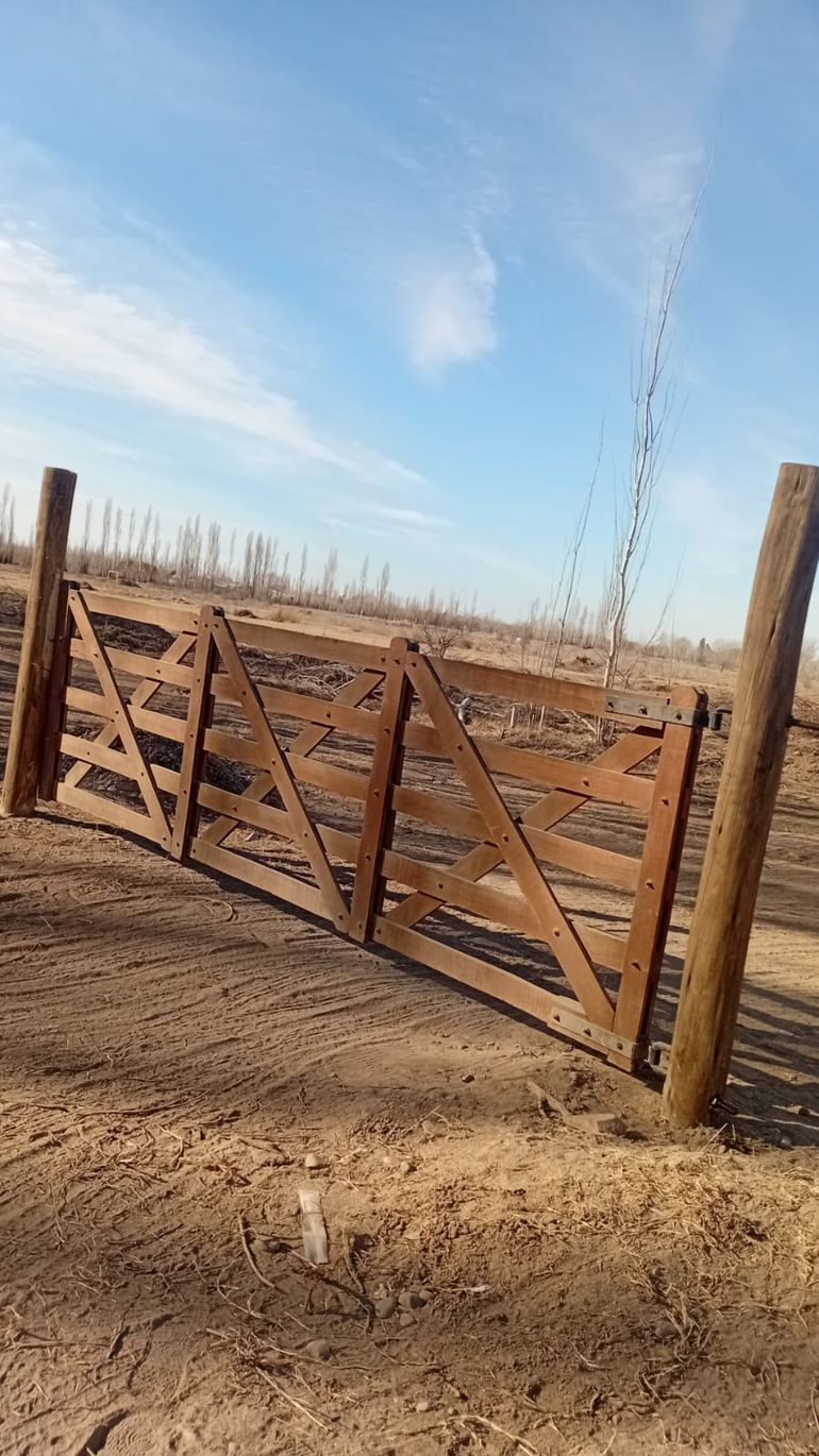 El propietario del loteo agregó que los vecinos llevaron adelante mejoramientos como la colocación del cerco perimetral, la limpieza del canal y demarcación de calles.