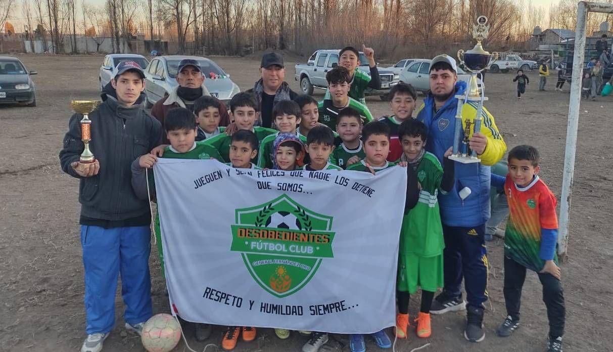 Desobedientes, el equipo del loteo social que surgió por el amor de Américo y la travesura de un perro.