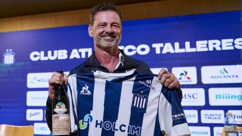 Por qué renunció el DT de Talleres a 41 días de asumir: Explotó todo por culpa de River