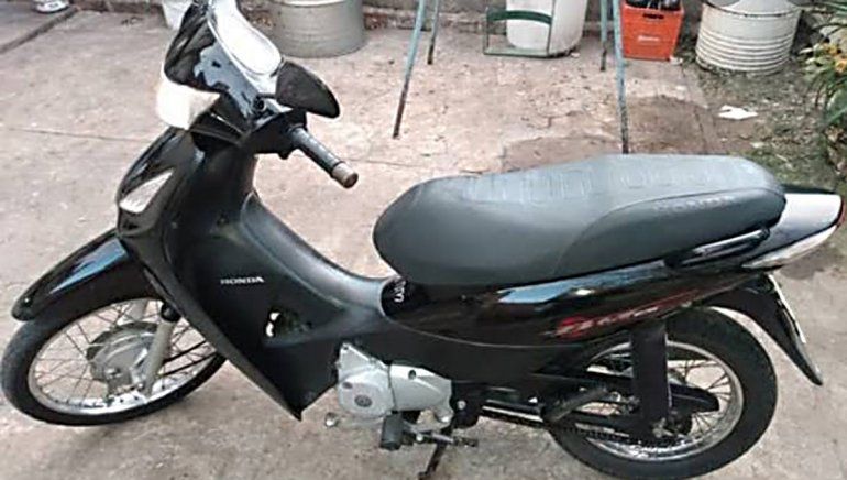 Dos motochorros asaltaron en Roca al solitario playero de una estación de servicios