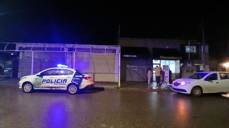 La Policía concurrió al lugar tras el aviso de vecinos y atrapó a los dos boqueteros en las inmediaciones.&nbsp;